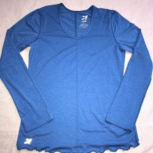 Long sleeve athletic wear shirt